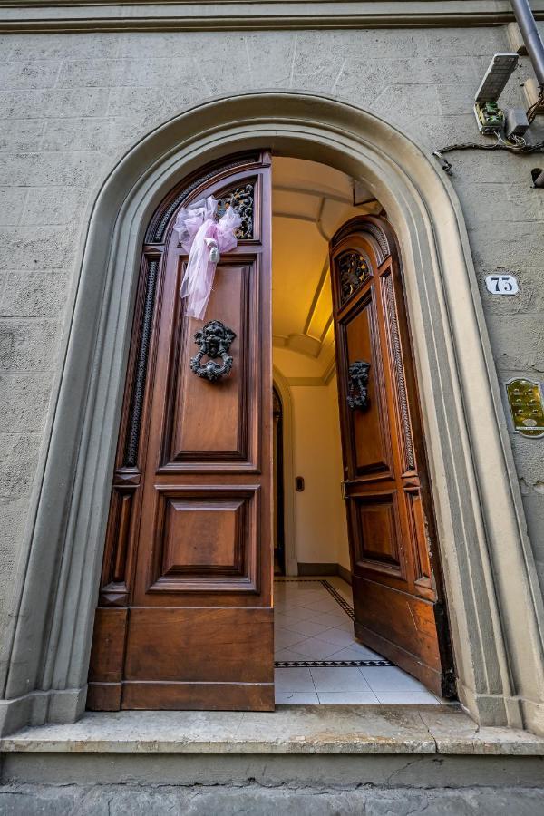 Yid Five Luxury Suites Apt With Secret Garden Apartment Florence